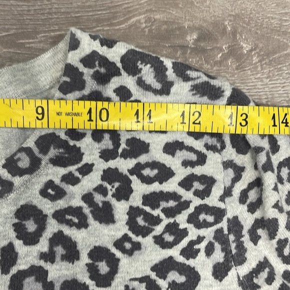 Old Navy Stretch Cardigan Long Sleeve Grey Animal Leopard Print S - Picture 6 of 16